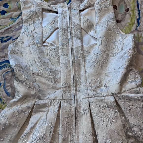 Place Formal children’s dress size 12 - Picture 8 of 8